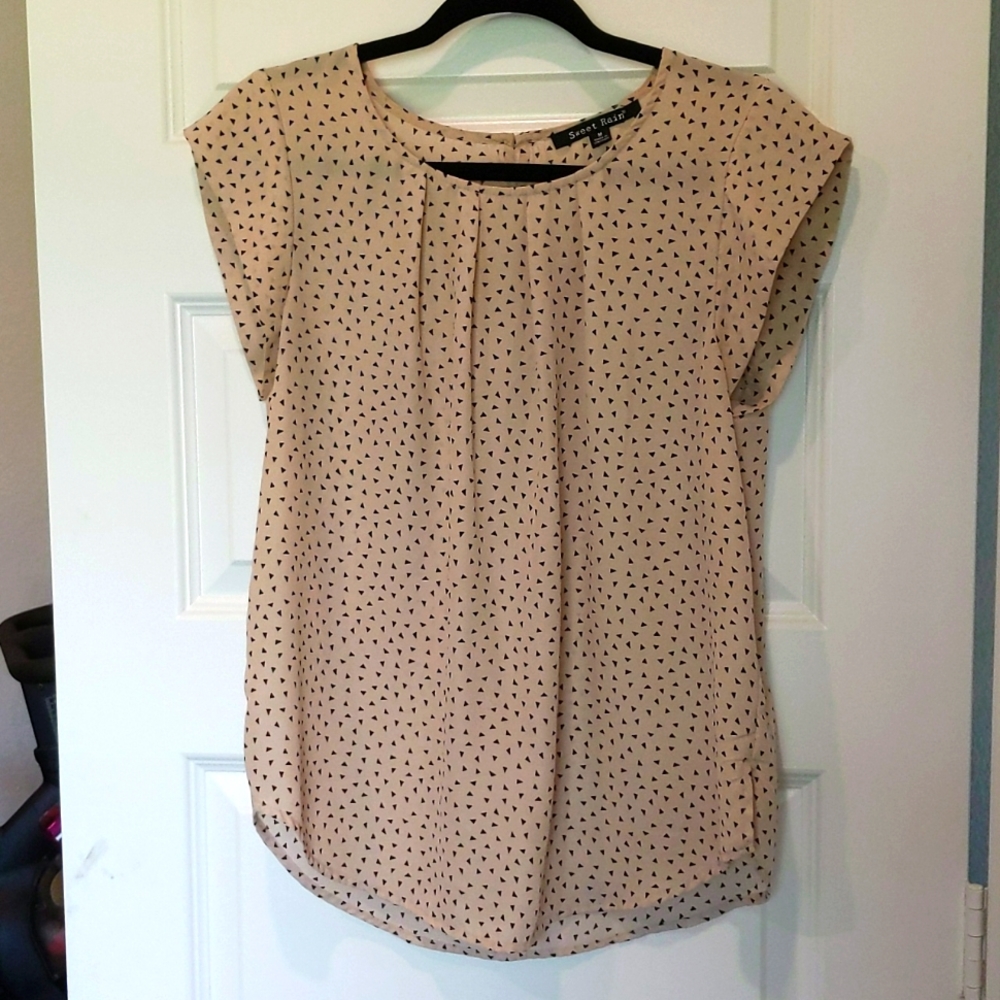 Sweet Rain Cream Blouse with Black Triangle Print